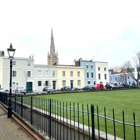 Am Living - Cheltenham Town Centre - St Georges Square Dış mekan fotoğraf